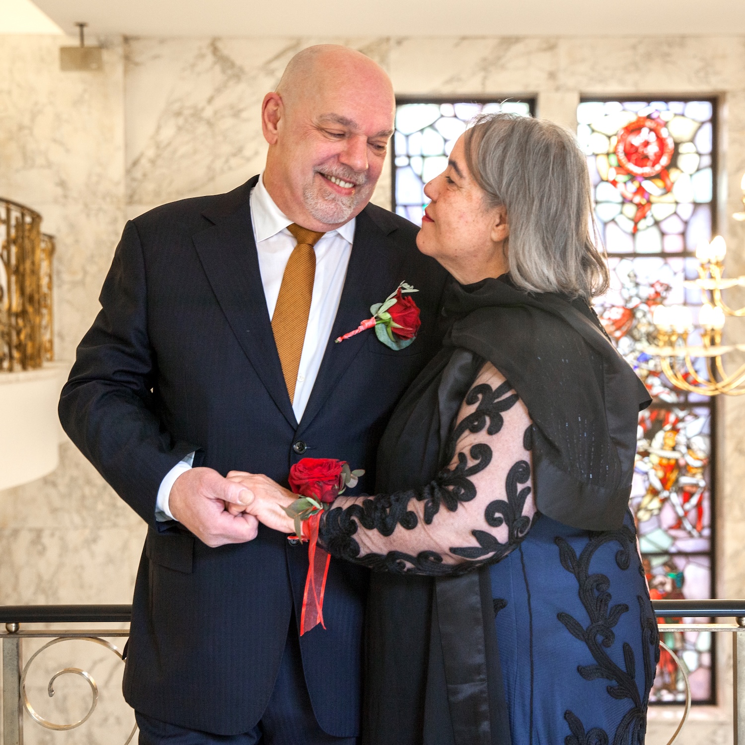 Bruidspaar in het gemeentehuis van Vlaardingen